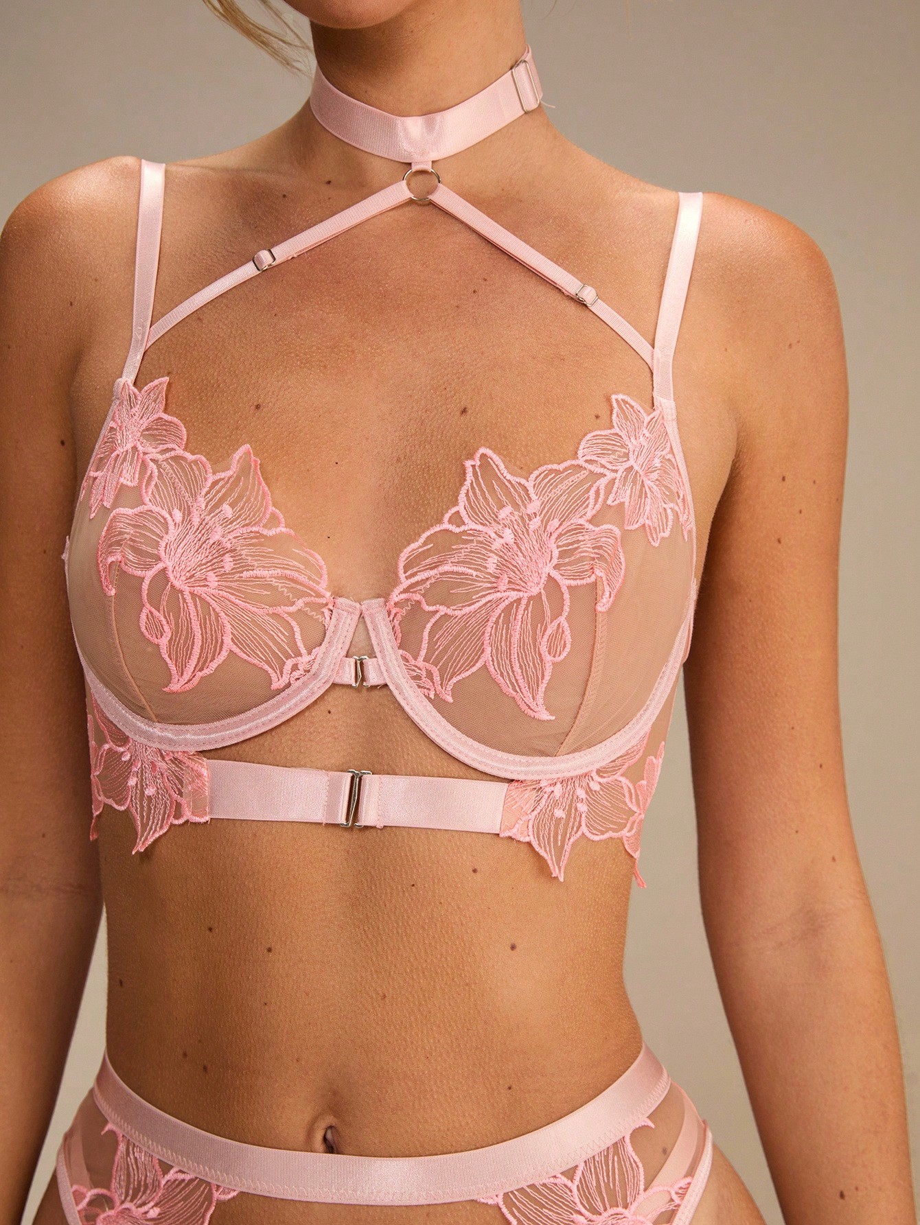 Pink Floral Lace Sheer Front-O - Garter Belt Set recensione e prezzo
